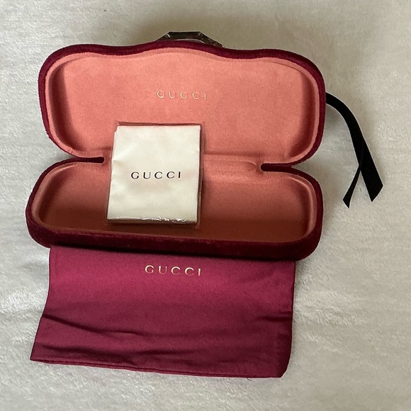 GUCCI VELVET SUNGLASSES CASE - Picture 1 of 10